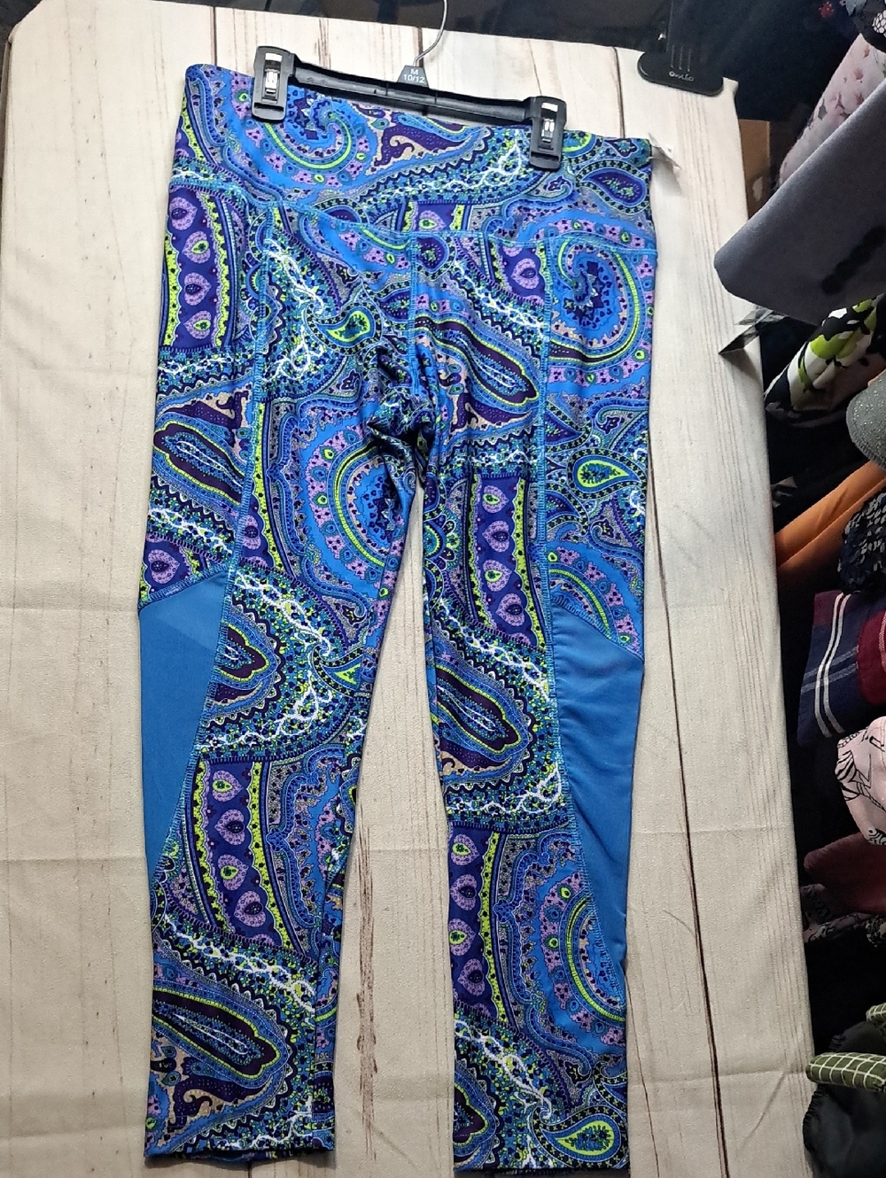 Vibrant Blue Paisley Athletic Leggings With Mesh Panels Size Large Inseam 23